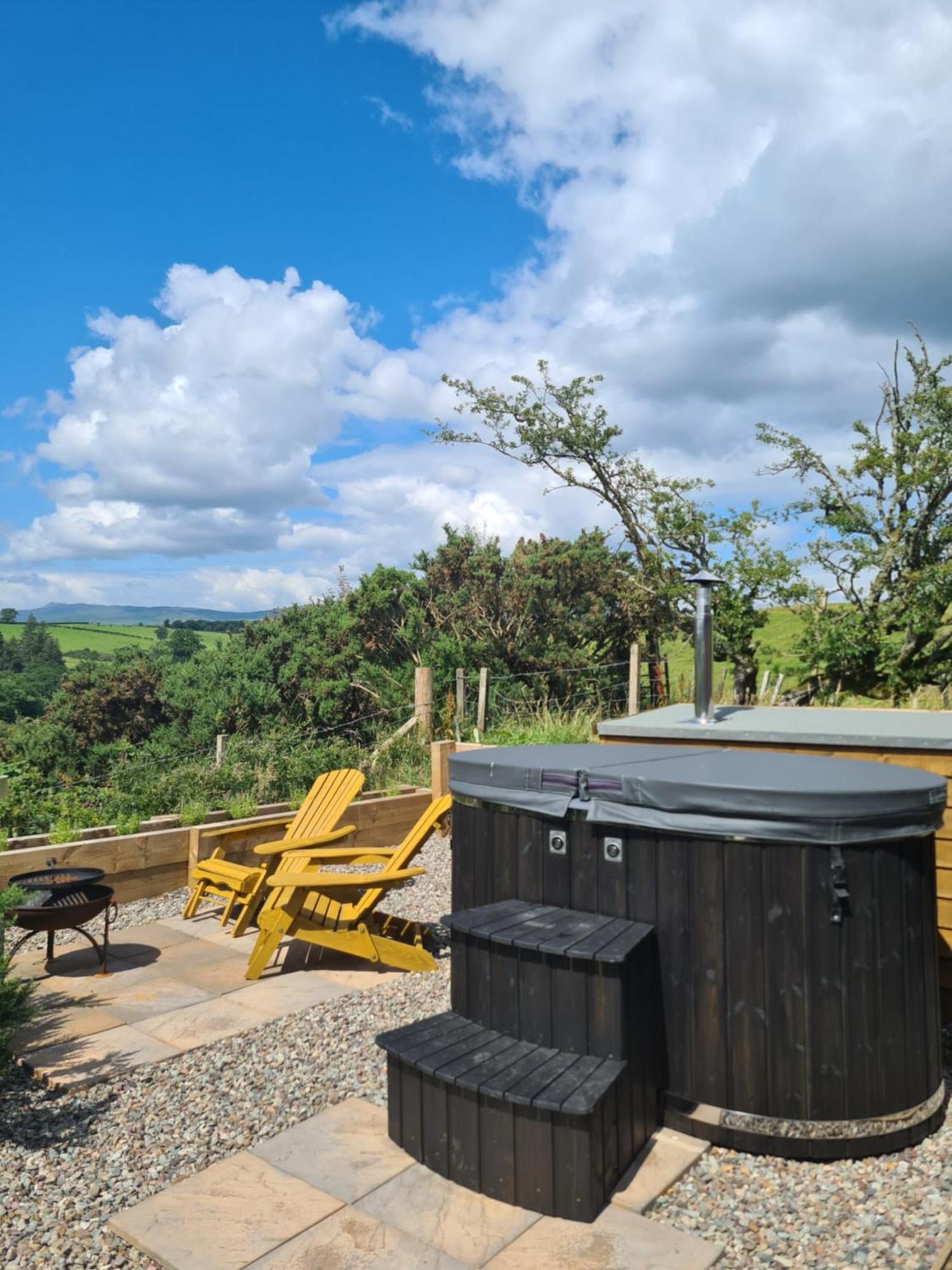 Appartamento Luxury Glamping Pods - The Heft & The Hirsel Glasgow Esterno foto